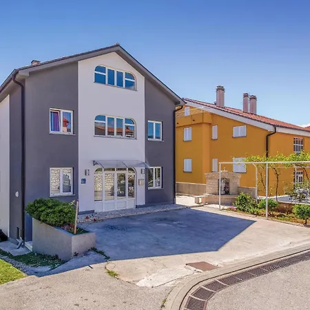 Apartment In With House Sea View *